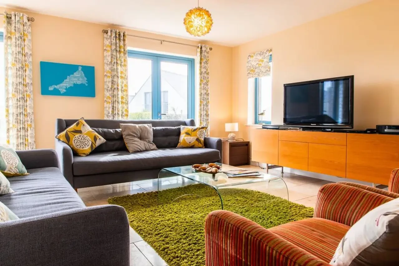 Search and Stay Destinations. Villa Accommodation in Widemouth Bay, Cornwall - England - United Kingdom